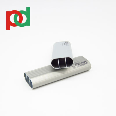 কাস্টমাইজযোগ্য কাটিং সার্ভিস কাঠের দানা রঙের অ্যালুমিনিয়াম প্রোফাইল গার্ডরোবের জন্য স্লাইডিং ডোর ফ্রেম ট্র্যাক রেল শীর্ষ নীচে